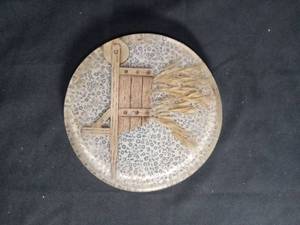 lot 60197 image: Decorative Wall Plate with Straw and Wood Cross Design Round