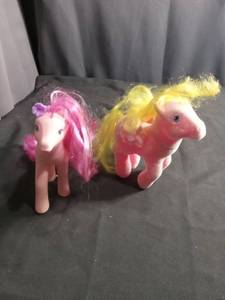 lot 60155 image: My Little Pony Figures Lot 2 Pink Yellow Hair Vintage