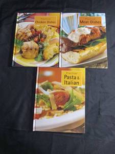 lot 60278 image: Practical Chicken Dishes, Meat Dishes, Pasta & Italian 3-Book Set