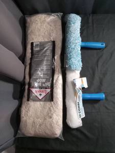 lot 60311 image: Libman Dust Mop 24-inch with Two Microfiber Roller Heads and Handles