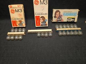 lot 2098 image: GE and Sylvania M3 Flashbulbs Lot, 8-12 Bulbs Per Box, 4 Boxes