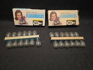 lot 2100 image: Sylvania Blue Dot Flashbulbs M3 Lot of 3 Boxes 12 Clear Bulbs Each