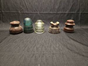 lot 3773 image: Lot of 5 Glass Insulators, Mixed Colors and Styles