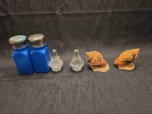 lot 3779 image: Lot of 6 Salt and Pepper Shakers Blue Ceramic Glass Shell