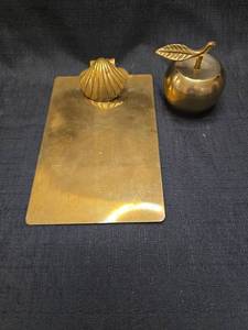lot 2107 image: Brass Desk Accessories Set with Shell and Apple Figurines