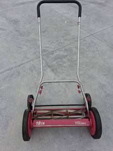 lot 21 image: Hyper Tough 18-Inch Reel Push Lawn Mower