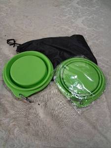 lot 78 image: Collapsible Pet Food Water Bowls 2-Pack Green with Carabiners