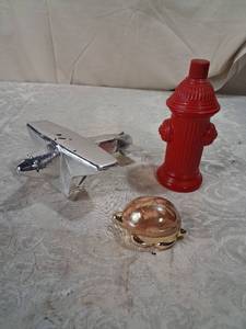 lot 90 image: Avon Excalibur After Shave 6 fl oz Bottle with Decorative Items Lot