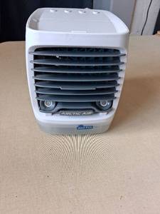 lot 107 image: Arctic Air Personal Space Cooler with MAX FILL Water Tank