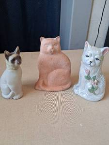 lot 113 image: Cotillion Cologne Cat-shaped Bottle 4.5 fl oz Vintage Figurine Lot of 3