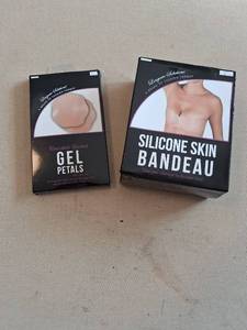 lot 123 image: Lingerie Solutions Silicone Skin Bandeau and Gel Petals Bundle