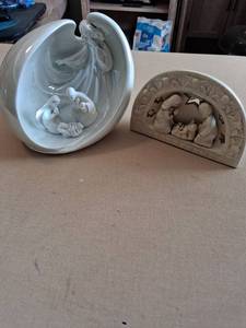lot 126 image: Appletree Design Ceramic Nativity Mold Set 2 Pieces