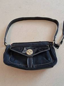 lot 135 image: Shoulder Bag Black Patent Leather Turnlock