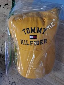 lot 4026 image: Tommy Hilfiger Yellow Baseball Cap