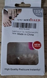lot 4494 image: Nude Press on Toenails Short Square Fake Toe Nails Cat Eye Acrylic Toe Nails Press ons Shiny Glossy False Toenails Bling Glitter Glue on Nails Nature Stick on Nails for Women Manicure 24Pcs