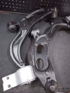 lot 5668 image: Suspension Control Arms LPN0459399 9206