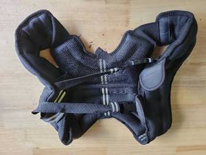 lot 20076 image: Fitness Exercise Vest with Shoulder Pads and Buckle Straps 15 LBS