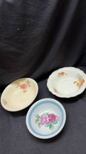 lot 46 image: Set of 3 Floral Porcelain Serving Bowls
