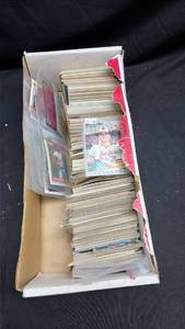 lot 59 image: Large Lot of Baseball Cards.