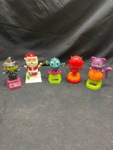 lot 69 image: Lot of 5 Solar Dancing Toy Figurines Witch Santa Fish Devil Cat