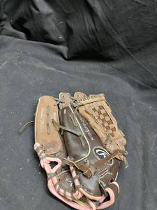 lot 100 image: Fastpitch WFP120 12 Inch Baseball Glove Leather Palm