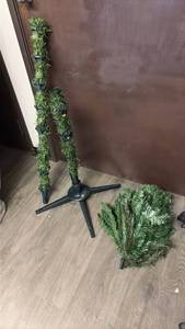 lot 101 image: Holiday Time 7.5-ft Non-Lit Donner Fir Tree