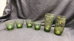 lot 132 image: Green Glass Drinkware Set 6 Pieces Textured Pattern