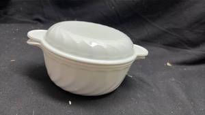 lot 144 image: Arcopal France Microwave Steamer Bowl with Lid