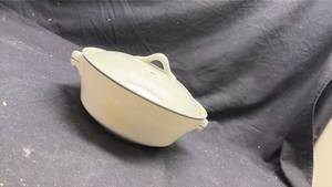 lot 145 image: Ballerina Umversal Ironstone Ovenproof Cookware Set with Lid.