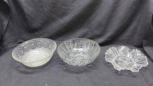 lot 147 image: Lot of 3 Glass Bowls with Pressed and Molded Patterns