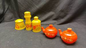 lot 170 image: Avon Pennsylvania Dutch Foaming Bath Oil Decorative Bottles 5-Piece Lot