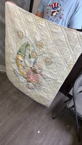 lot 205 image: Embroidered Baby Quilt Moon Stars Bear Design Cream