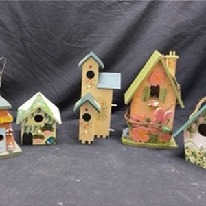 lot 211 image: Decorative Birdhouse Lot 5 Pieces,Assorted Styles