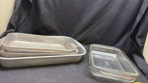 lot 214 image: Baking Dish and Loaf Pan Set 5-Piece Glass and Metal.