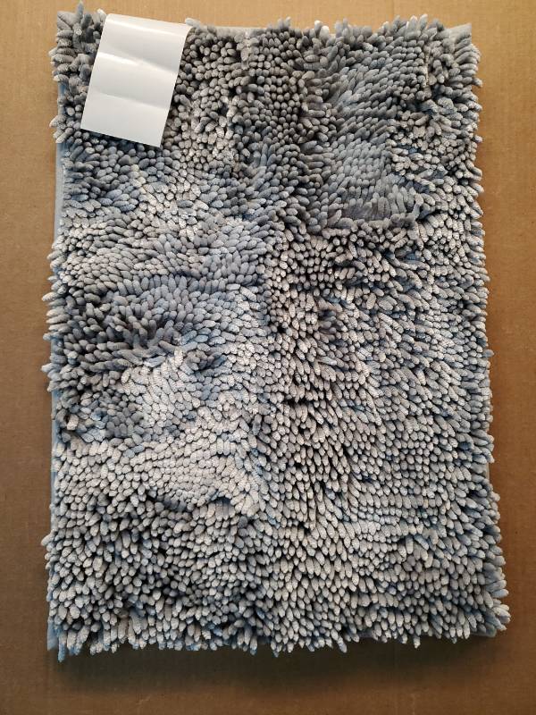 lot 46562 image: Chenille Bath Mat in Gray - Retail $12