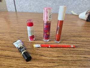 lot 486 image: 5 Piece Makeup Lot