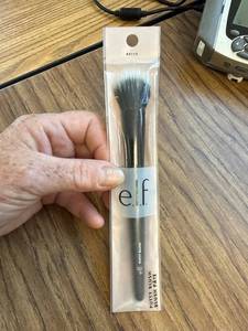 lot 512 image: e.l.f. Putty Blush Brush
