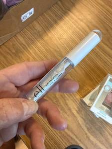 lot 519 image: e.l.f. Lip Lacquer