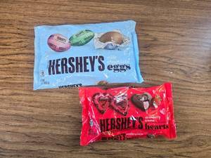 lot 527 image: Hersheys Chocolate Eggs and Hersheys Strawberry Creme Hearts