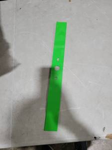 lot 5572 image: Lawn Mower Replacement Blade Green with Center Mounting Holes 19