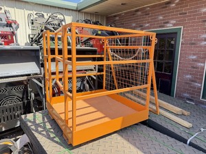 lot 7424 image: Unused Landhonor Forklift Safety Cage 2-Person (FSC-46-43W)