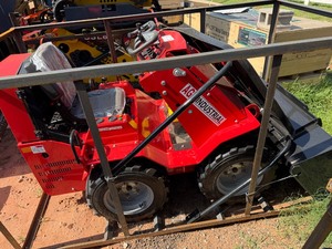 lot 7155 image: Unused AGT Wheel Loader w EPA Gas Engine (SDA-140W)