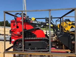 lot 7158 image: Unused AGT Skid Steer Loader 23HP w EPA Gas Engine (LRT23)