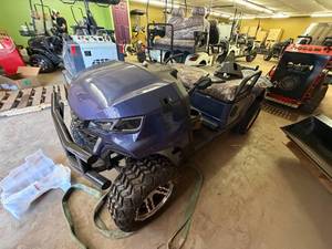 lot 7031B image: Unused 4 Seat Electric Golf Cart GC80- Blue - Possibly Bad Batteries, Will Not Accept Charge - Never Driven - selling AS IS