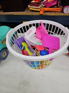 lot 62320 image: Basket of Miscellaneous Toys