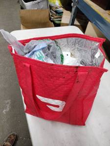 lot 62407 image: Bag of Miscellaneous Party Supplies and Decor