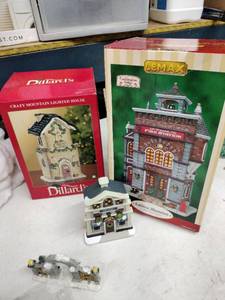 lot 62416 image: Set of Christmas Village Buildings and Figurines