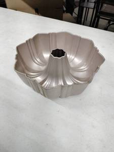 lot 62428 image: Wilton Original Bundt Pan