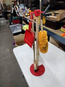 lot 62429 image: JustForKids Cleaning Toys