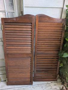 lot 2002 image: Pair of Louvered Wooden ShuttersSaloon Doors with Brass Hardware